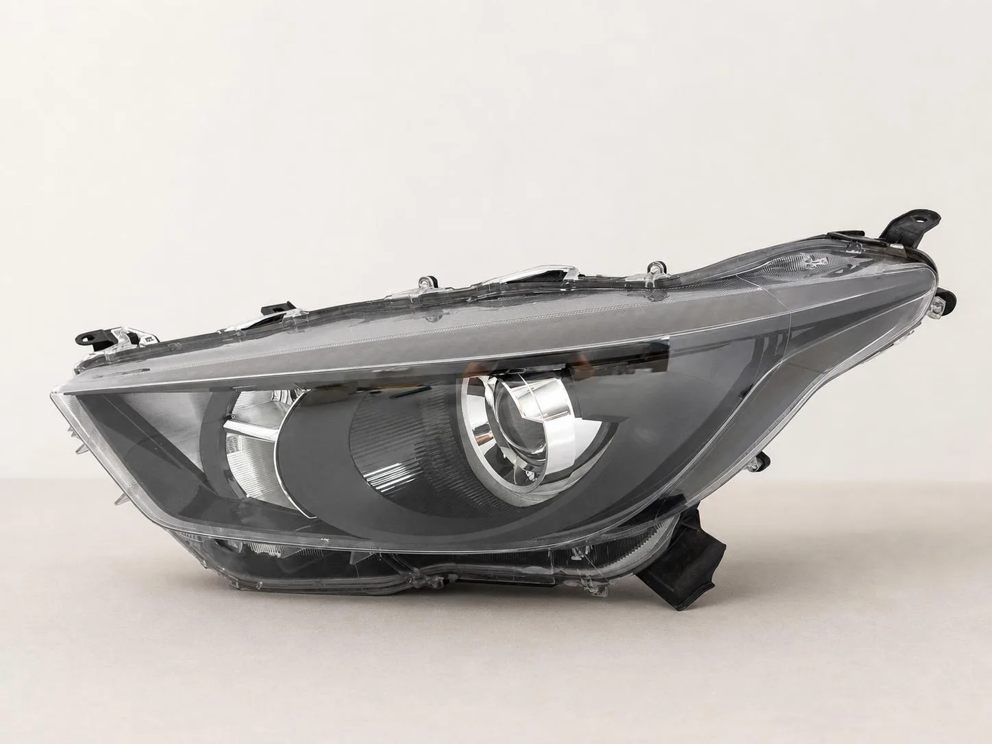 TOYOTA YARIS IV 4 XP210 20- LAMPA ZWYKŁA SOCZEWKA LEWA PRZÓD EUROPA 9b1d48d1deab495da3d6ab05881835a3