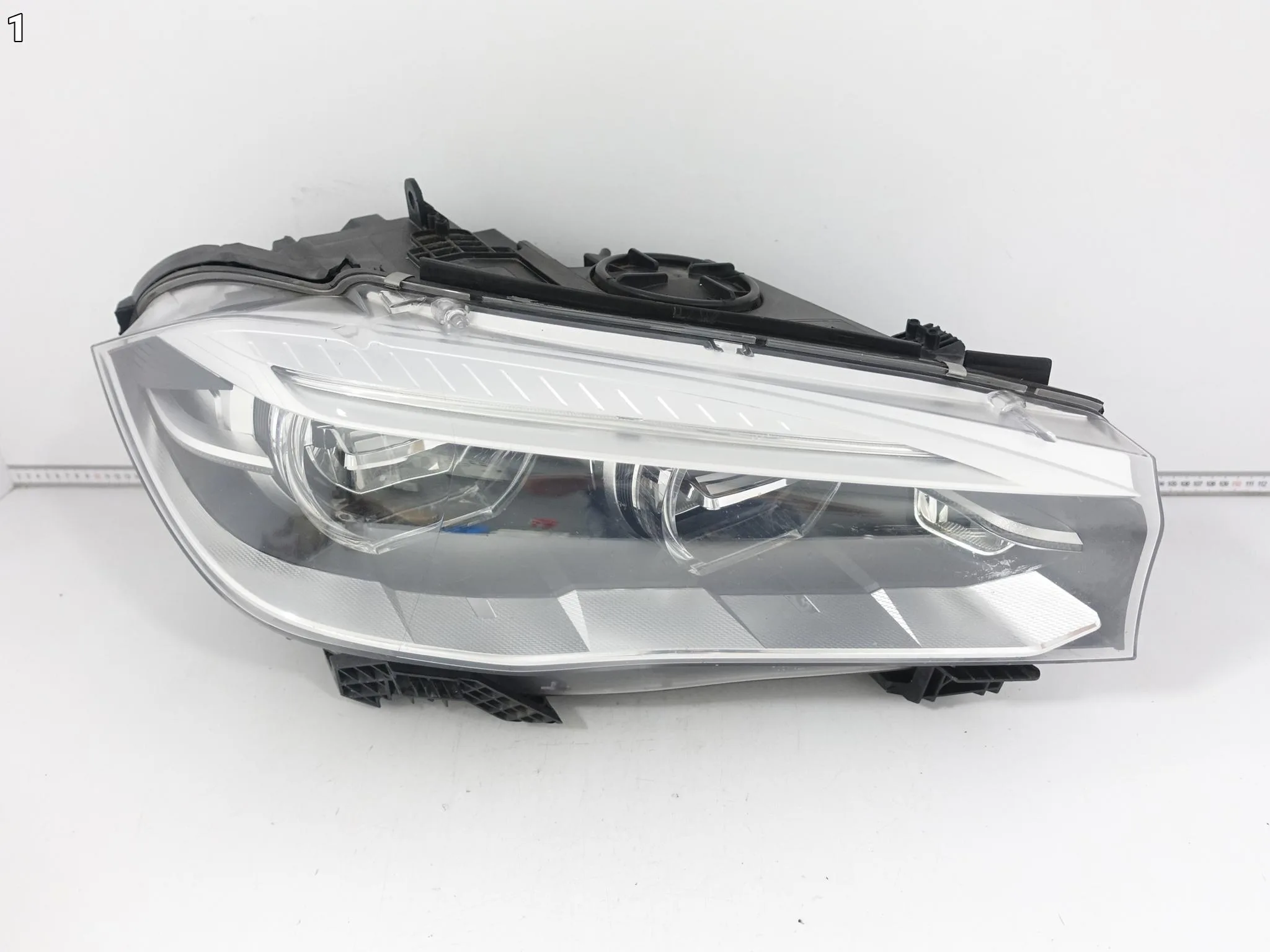 BMW X5 F15 X6 F16 F85 F86 X5M X6M FULL LED ADAPTIVE LAMPA PRAWA PRZÓD EU 84ee08382813fff4d0b5c107cced68c8