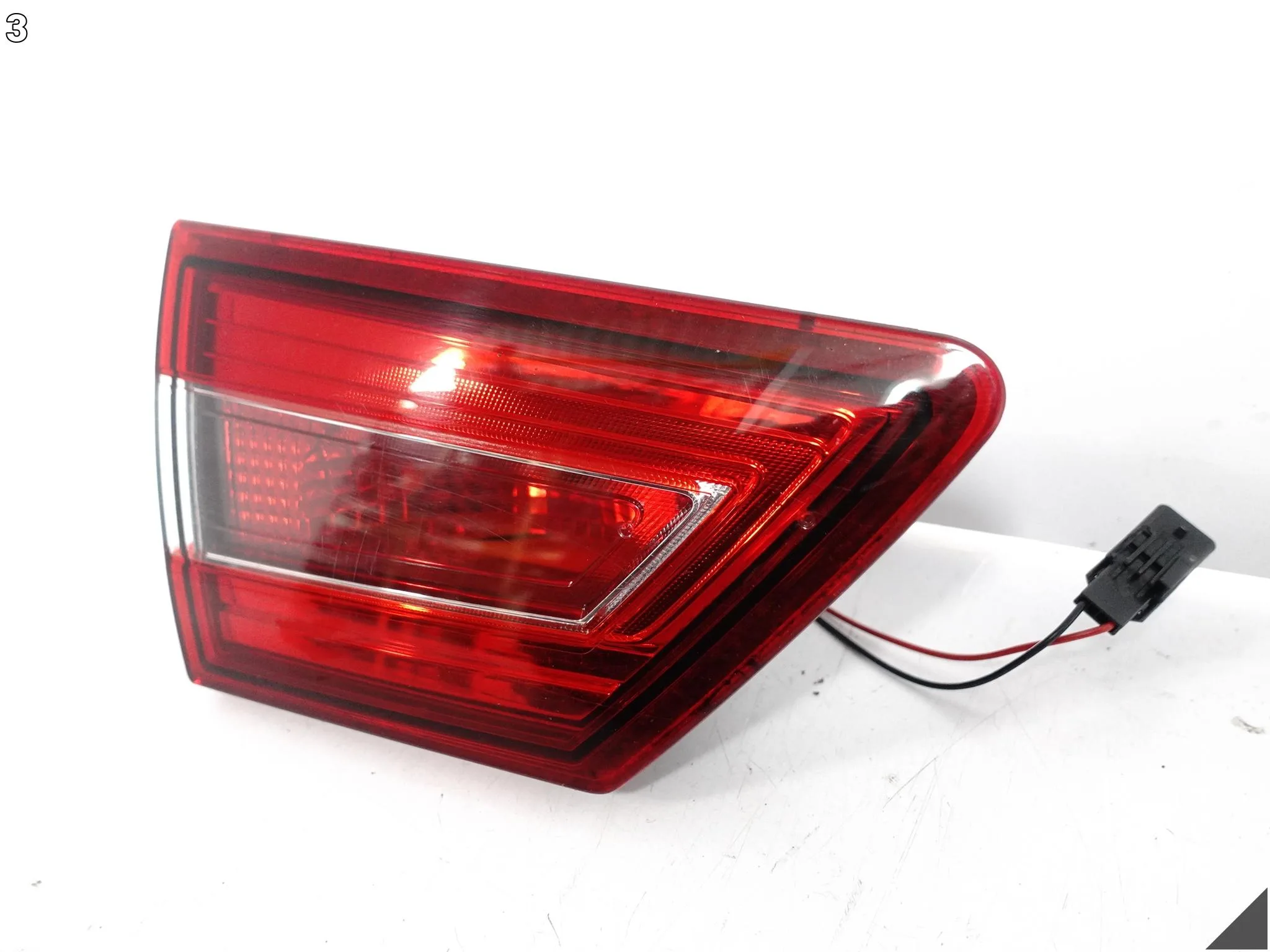 RENAULT CLIO IV 4 HATCHBACK 12-16 LAMPA W KLAPĘ BAGAŻNIKA TYŁ LEWA EU dbbe1116551c5e27043671e4caf5b7b9