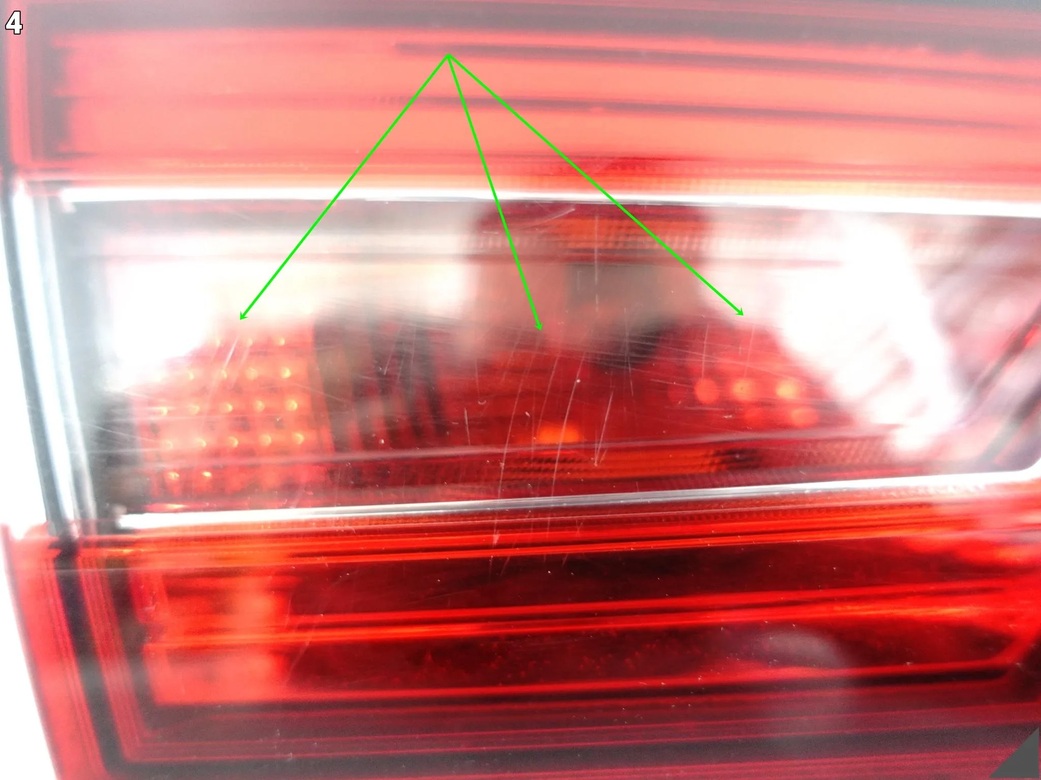 RENAULT CLIO IV 4 HATCHBACK 12-16 LAMPA W KLAPĘ BAGAŻNIKA TYŁ LEWA EU 9c2647946b558d4c01a88241b7f5cd39