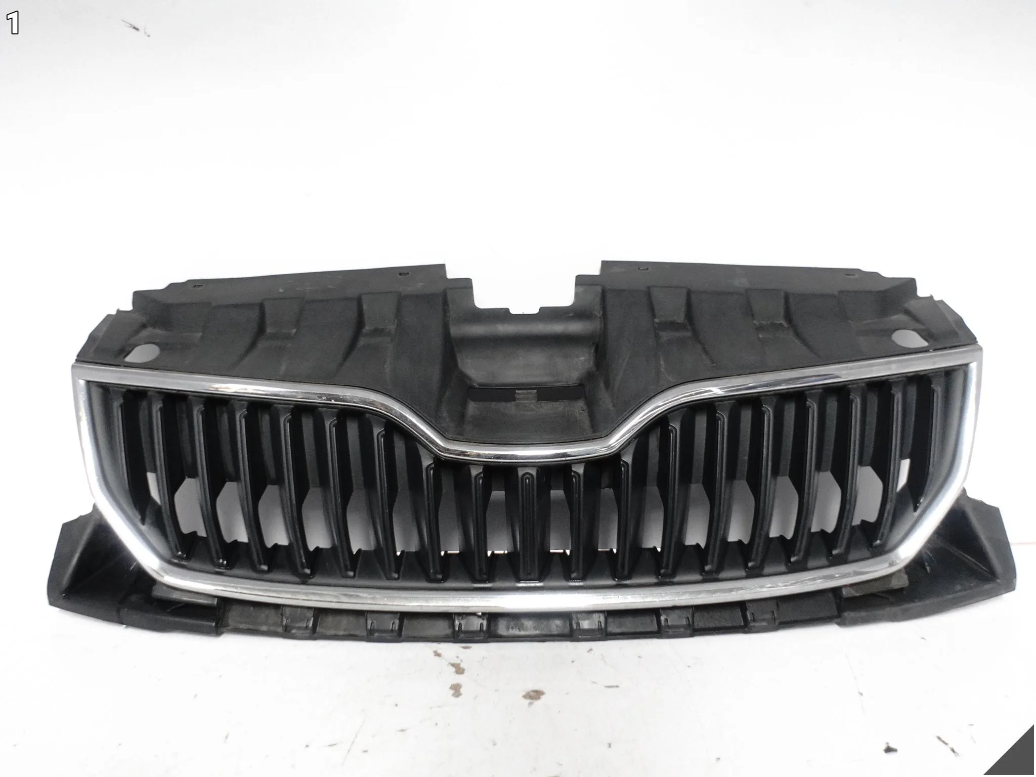 SKODA FABIA III 3 6V0 14-18 ATRAPA GRILL CHROM KRATKA W ZDERZAK PRZÓD e3a4b20912f37802e9ebdb2b95e836e3