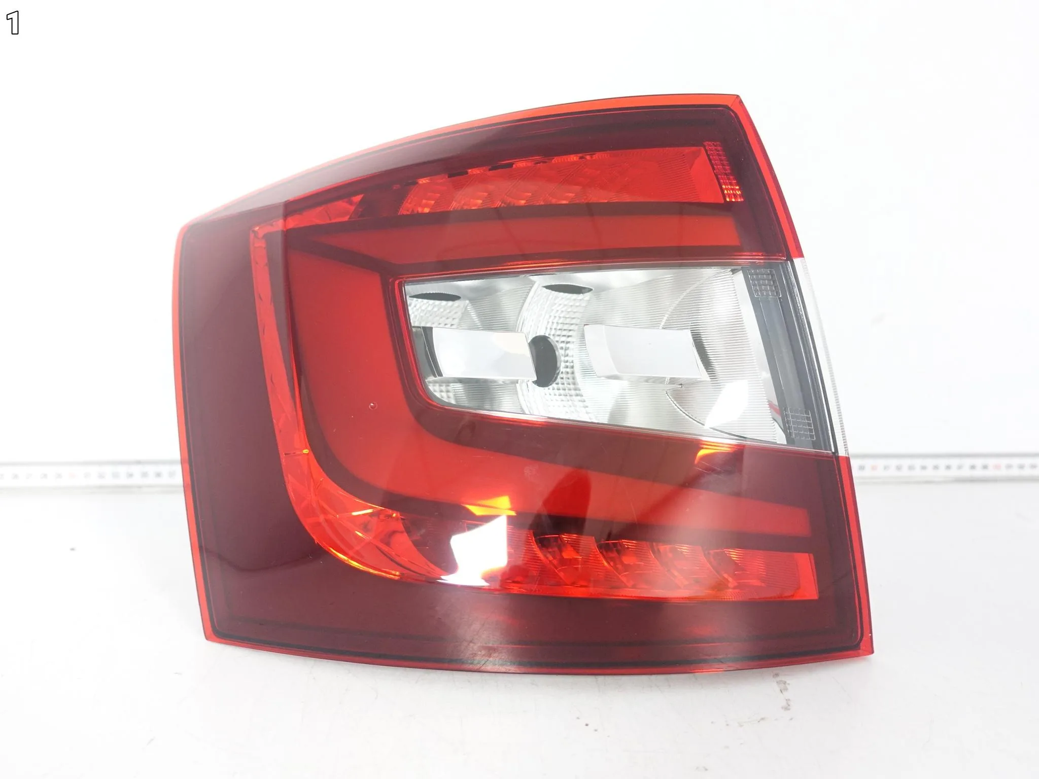 SKODA OCTAVIA III 3 KOMBI 5E9 LIFT 17-20 LAMPA LED LEWA W BŁOTNIK TYŁ EU 85a00bd9aaed79e3c272a90450d00685