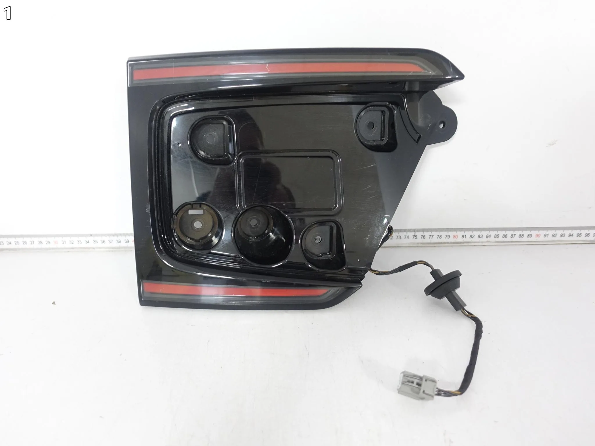 VOLVO ES90 V551 25- LAMPA LED LEWA WEWNĘTRZNA W KLAPĘ TYŁ EUROPA b1fe8c365c5851ad377cc49a2529616c