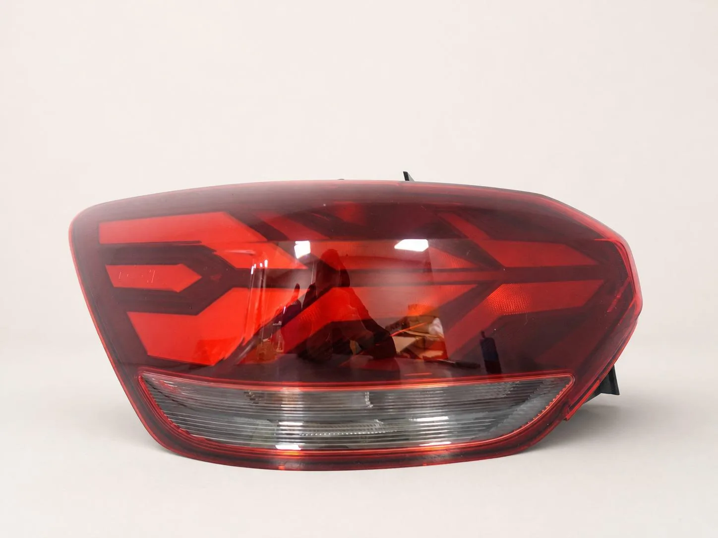 DACIA SANDERO III 3 BJI 20-25 LAMPA LED W BŁOTNIK LEWA TYŁ EUROPA 1a8783c889f6c45dde95332772c29417