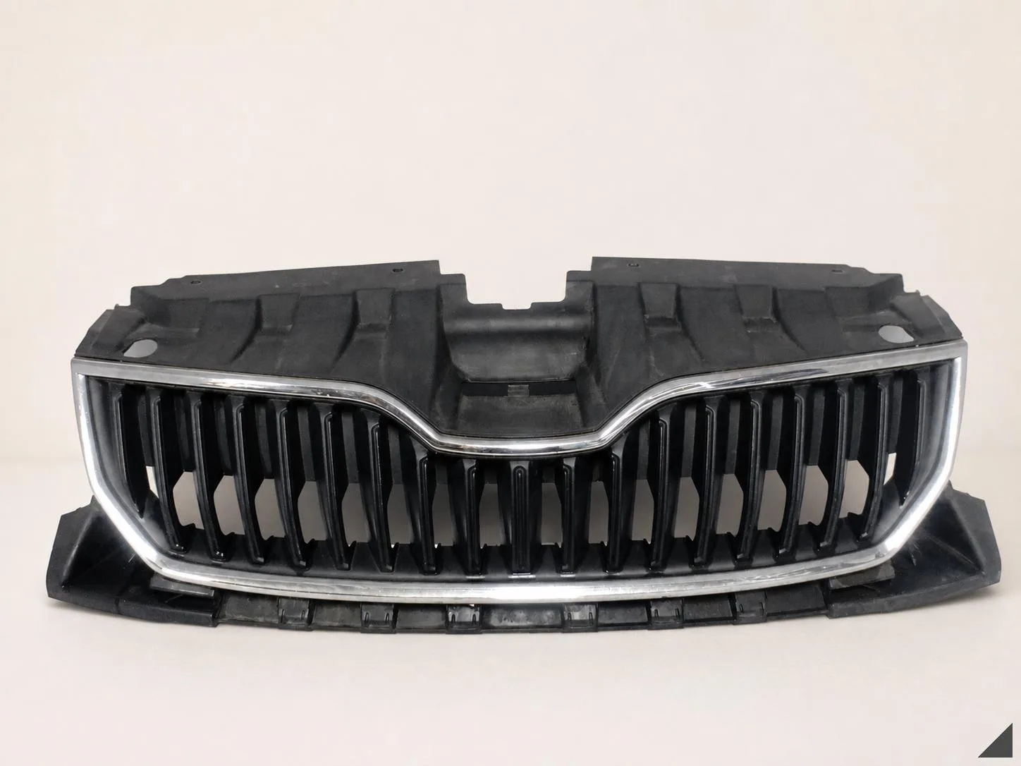 SKODA FABIA III 3 6V0 14-18 ATRAPA GRILL CHROM KRATKA W ZDERZAK PRZÓD 65db73599b455eedd5d7a4ccfd8d5d7a