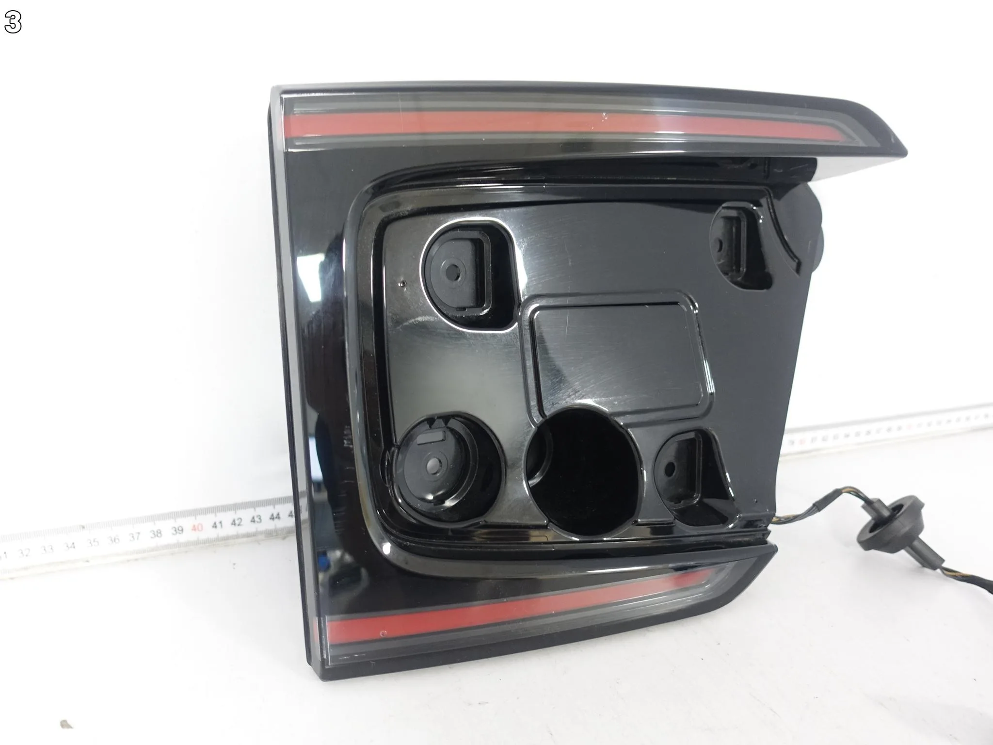 VOLVO ES90 V551 25- LAMPA LED LEWA WEWNĘTRZNA W KLAPĘ TYŁ EUROPA 87a46f145b7d7dd8f67dab606d65e3e7