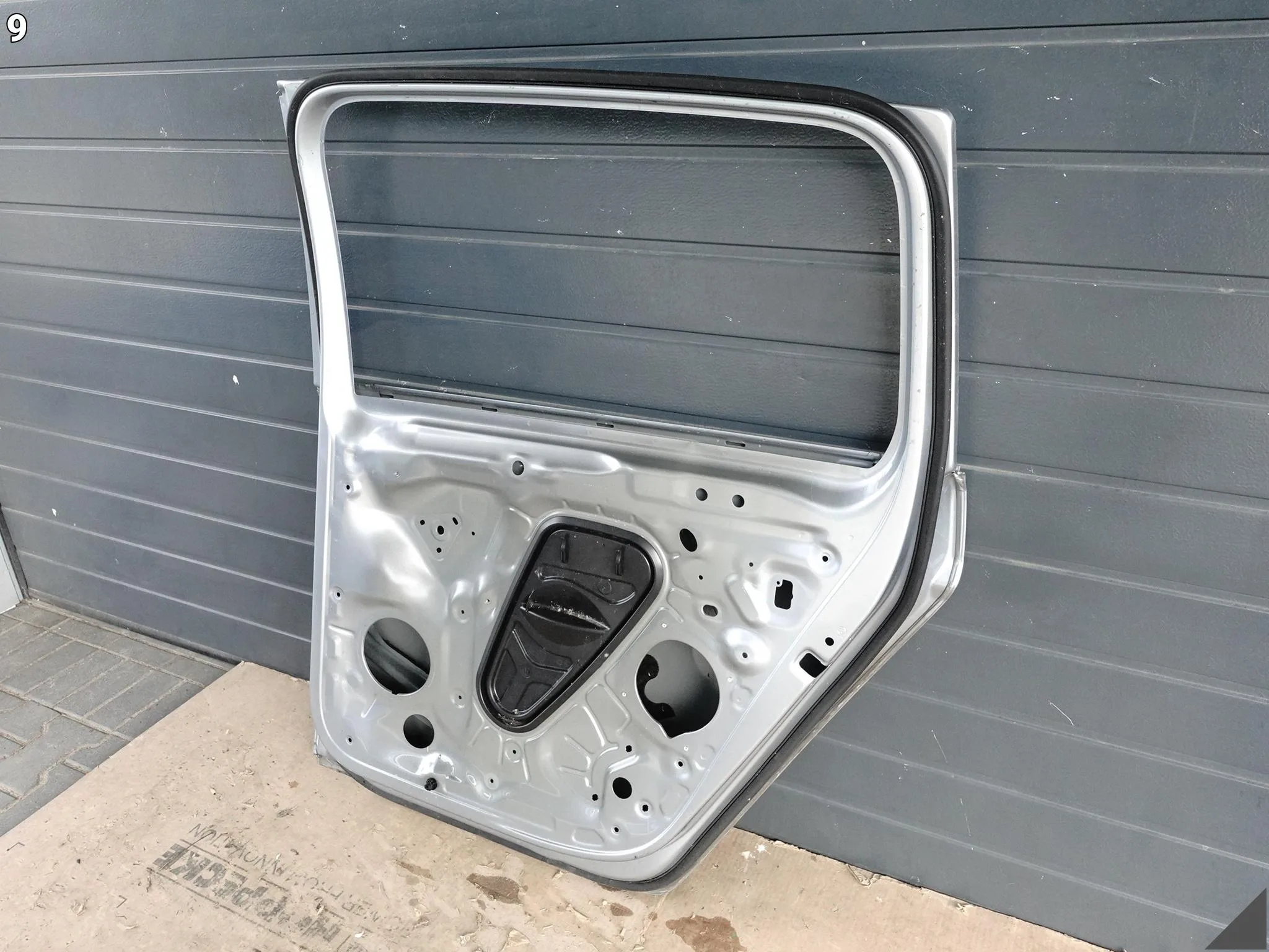 VW TOURAN 5TA II (2 GENERACJA) LIFT 15-26 DRZWI DOOR TYŁ PRAWE 54fb32c69fb1679ec271a716d0ec5388