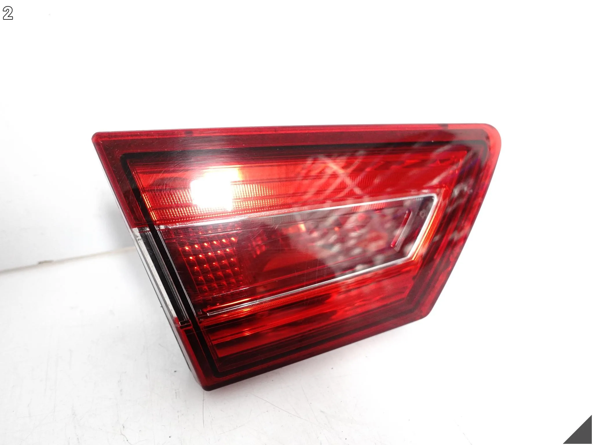 RENAULT CLIO IV 4 HATCHBACK 12-16 LAMPA W KLAPĘ BAGAŻNIKA TYŁ LEWA EU db0e9ddbe5312eacddf94ec8f59d4ec9