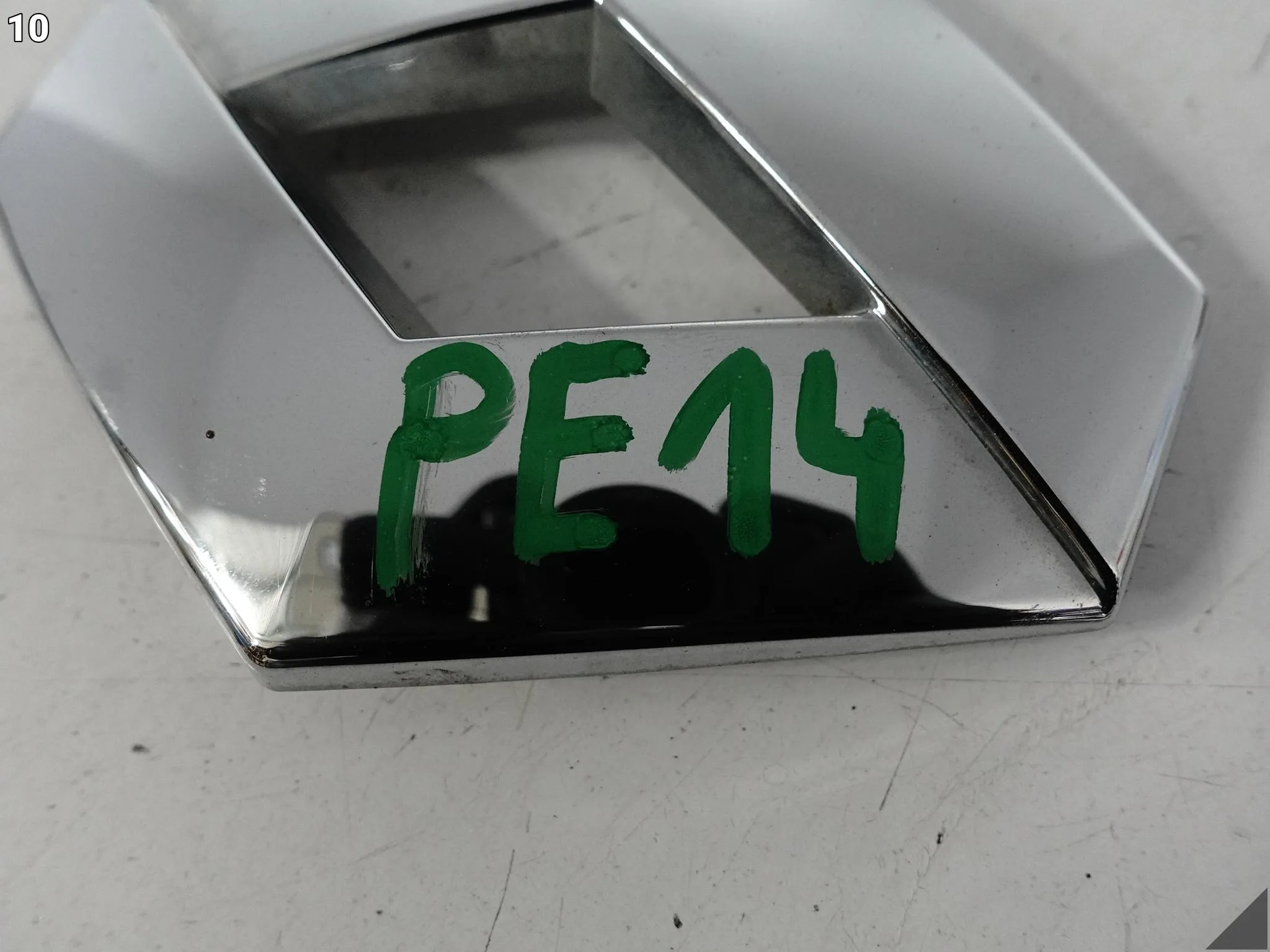 RENAULT CLIO IV CAPTUR I ESPACE IV ZNACZEK EMBLEMAT LOGO W KLAPĘ BAGAŻNIKA be83772be62370e2e900d8fe654e9064
