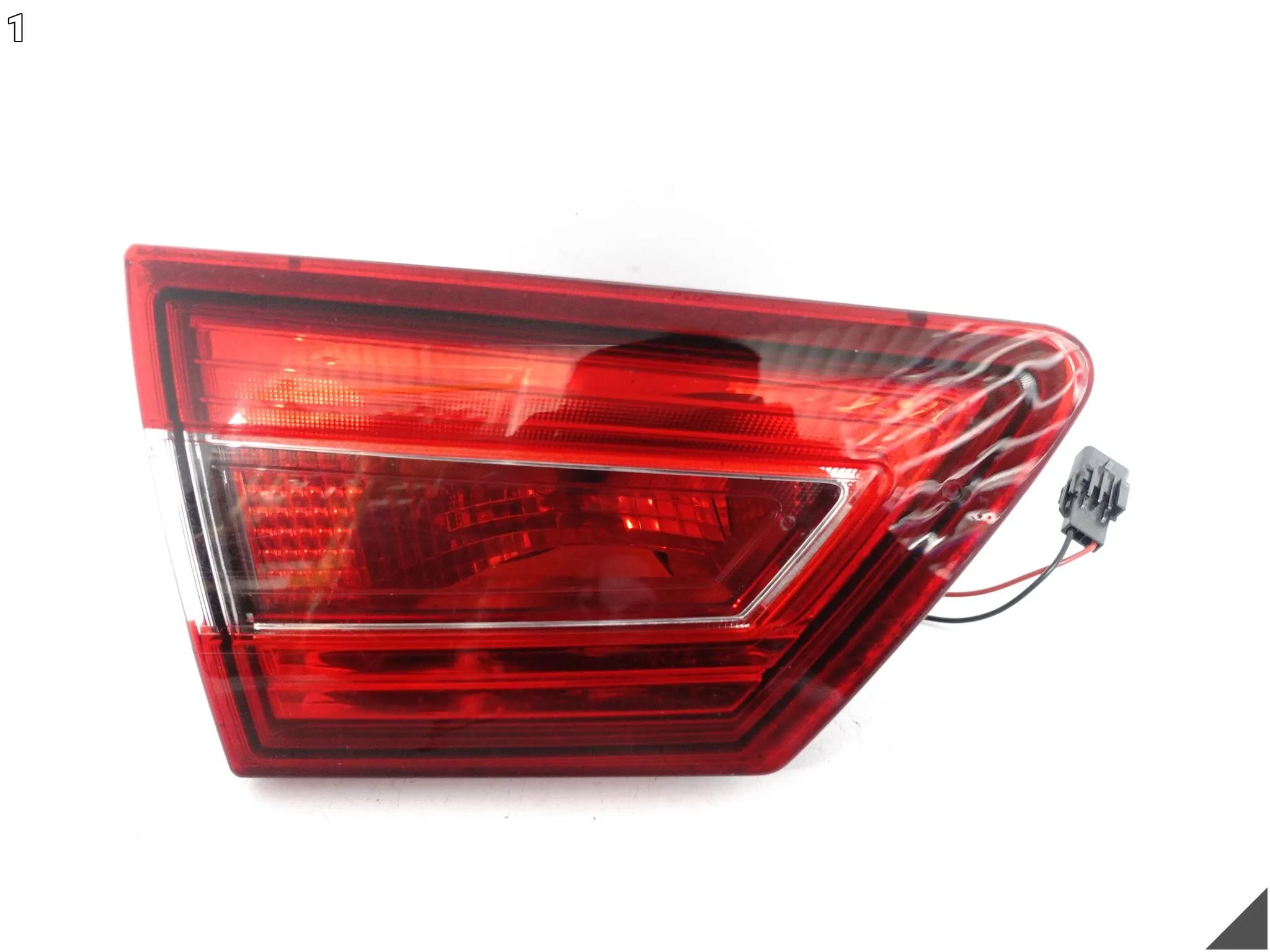 RENAULT CLIO IV 4 HATCHBACK 12-16 LAMPA W KLAPĘ BAGAŻNIKA TYŁ LEWA EU 60ca54875f5b5f60685a970e3cddb321