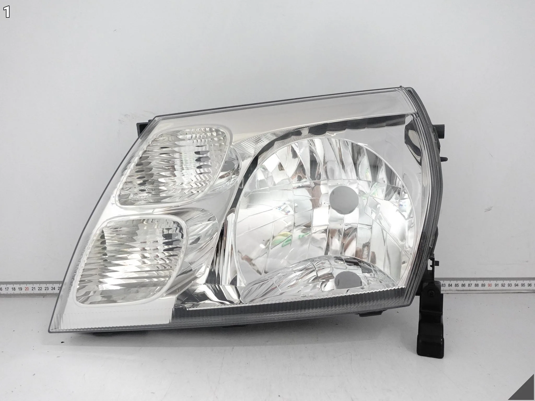 TOYOTA HIACE IV (4 GENERACJA) LIFT 06-12 LAMPA HALOGEN LEWA PRZÓD EU ORG 37337a383ca29865d84dda9ed561ca86